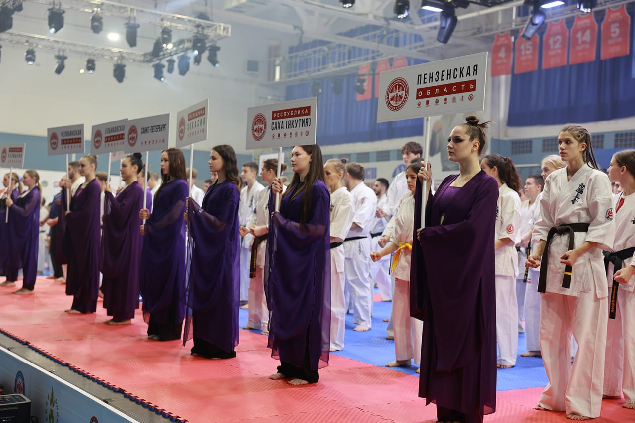 Чемпионат и первенство России по киокусинкай прошли 16 ноября во Владивостоке и собрали в спорткомплексе «Олимпиец» более 260 спортсменов из 26 регионов страны Чемпионат и первенство России по киокусинкай прошли 16 ноября во Владивостоке и собрали в спорткомплексе «Олимпиец» более 260 спортсменов из 26 регионов страны
