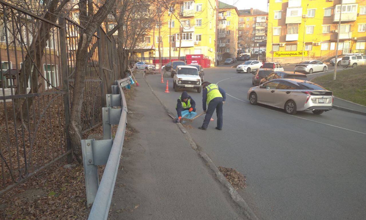 Сегодня во Владивостоке: промывка ливнёвок, демонтаж, дорожные и санитарные работы Сегодня во Владивостоке: промывка ливнёвок, демонтаж, дорожные и санитарные работы
