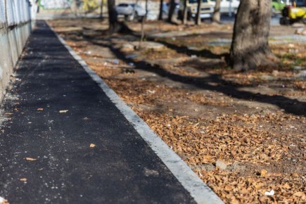 Константин Шестаков: Асфальт и лестницу восстанавливают во дворе дома № 34 на Надибаидзе