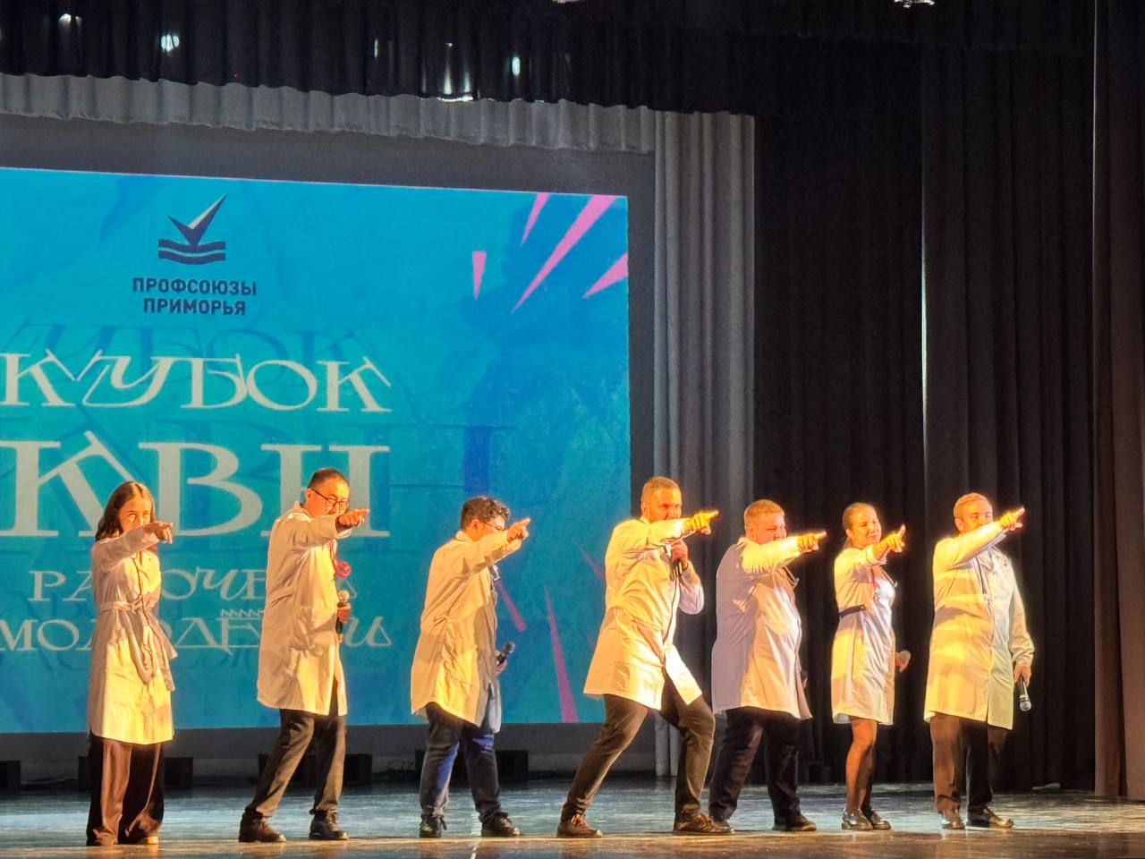 Первый Кубок КВН рабочей молодежи Приморья оказался не просто турниром: его участники доказали, что место для юмора есть в каждой профессии Первый Кубок КВН рабочей молодежи Приморья оказался не просто турниром: его участники доказали, что место для юмора есть в каждой профессии