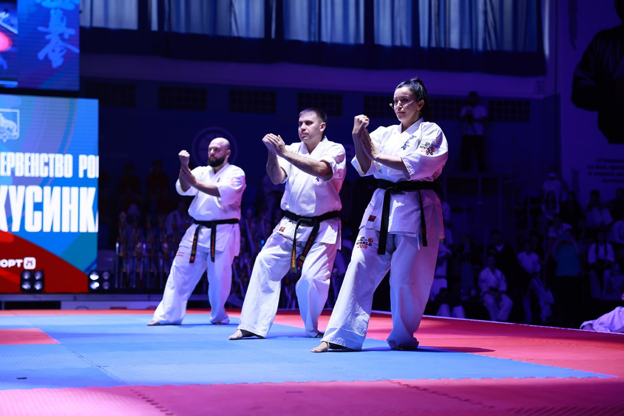 Чемпионат и первенство России по киокусинкай прошли 16 ноября во Владивостоке и собрали в спорткомплексе «Олимпиец» более 260 спортсменов из 26 регионов страны Чемпионат и первенство России по киокусинкай прошли 16 ноября во Владивостоке и собрали в спорткомплексе «Олимпиец» более 260 спортсменов из 26 регионов страны