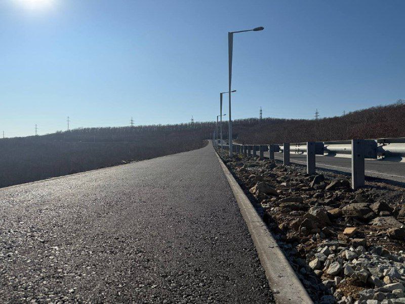 На Русском острове завершён первый этап строительства велодорожки от Университетского проспекта до поворота на полуостров Жидкова