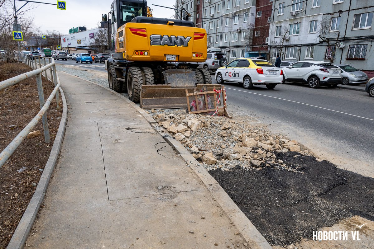 На Ладыгина для прокладки коммуникаций перекопали дорогу На Ладыгина для прокладки коммуникаций перекопали дорогу
