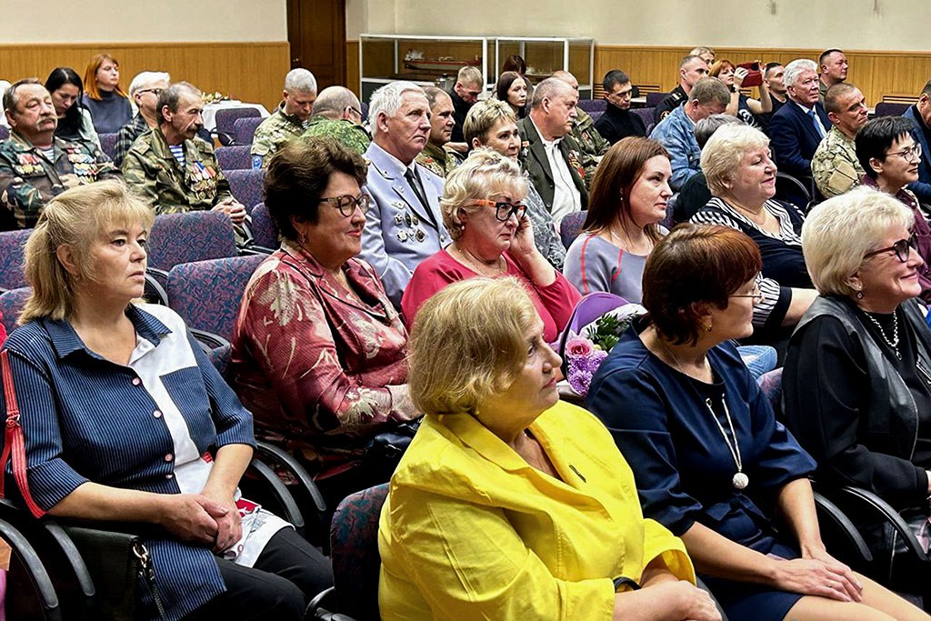 Волонтёров Находки отметили специальными наградами Волонтёров Находки отметили специальными наградами