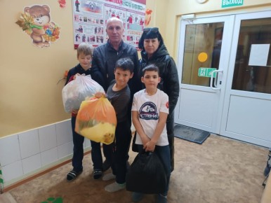 Транспортные полицейские Владивостока совместно с Общественным советом навестили сирот и детей, оставшихся без попечения родителей