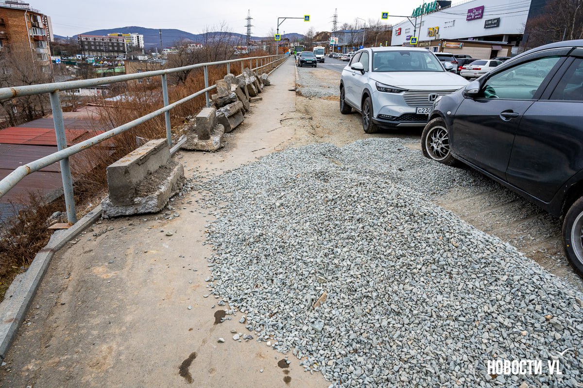 На Ладыгина для прокладки коммуникаций перекопали дорогу На Ладыгина для прокладки коммуникаций перекопали дорогу