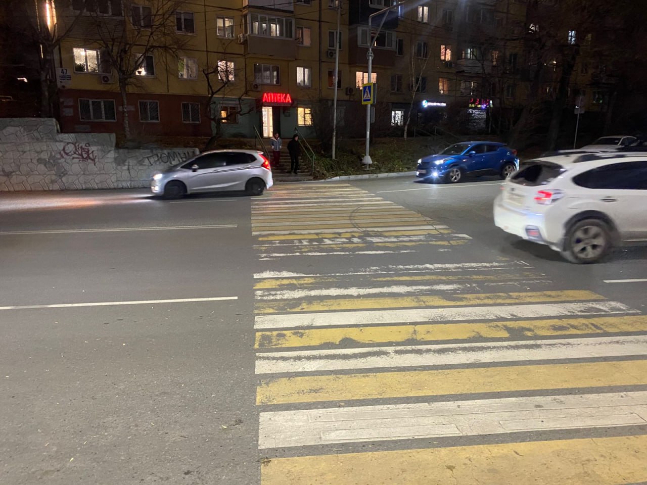 Госавтоинспекция Владивостока проводит проверку по факту ДТП со скрывшимся водителем Госавтоинспекция Владивостока проводит проверку по факту ДТП со скрывшимся водителем