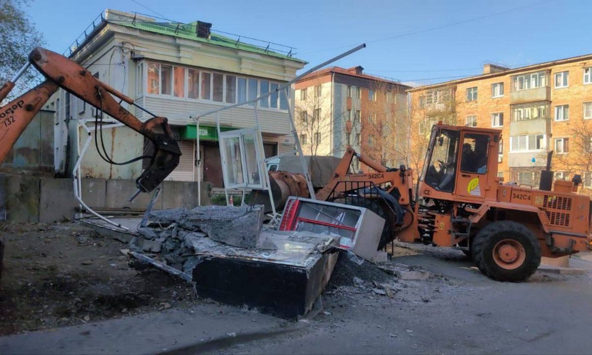 С начала ноября специалисты уже разобрали и вывезли более 650 квадратных метров незаконных построек С начала ноября специалисты уже разобрали и вывезли более 650 квадратных метров незаконных построек