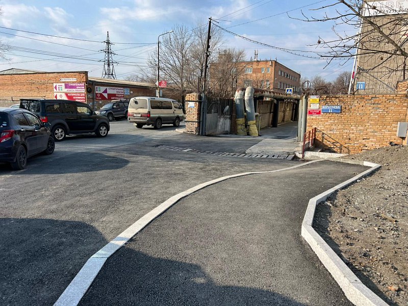 После завершения работ по замене теплосетей на улицах Луговая, Воропаева и Сафонова на объектах появился новый асфальт После завершения работ по замене теплосетей на улицах Луговая, Воропаева и Сафонова на объектах появился новый асфальт