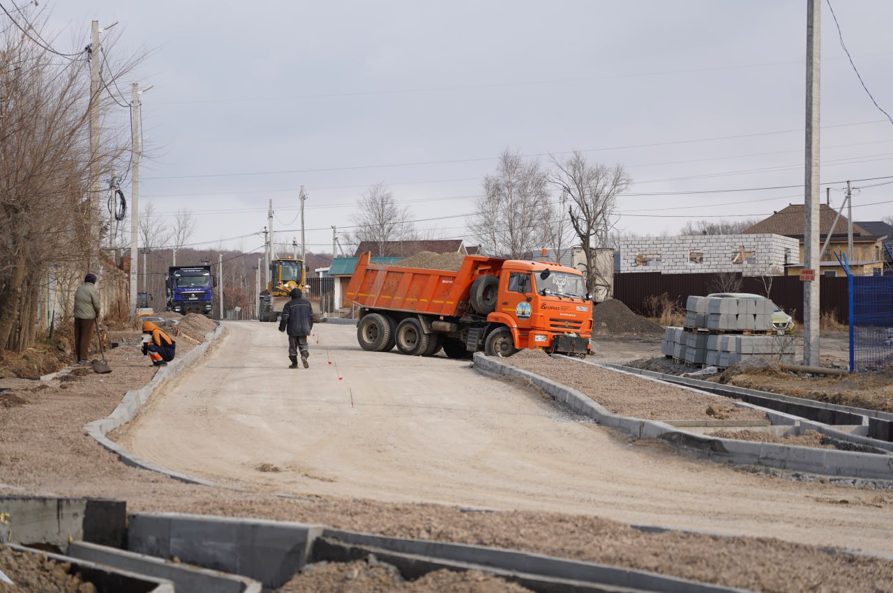 Продолжается строительство дороги к участкам многодетных в районе Слободы Продолжается строительство дороги к участкам многодетных в районе Слободы