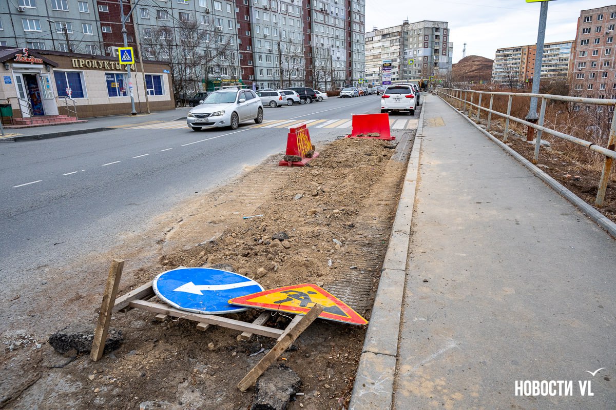 На Ладыгина для прокладки коммуникаций перекопали дорогу На Ладыгина для прокладки коммуникаций перекопали дорогу