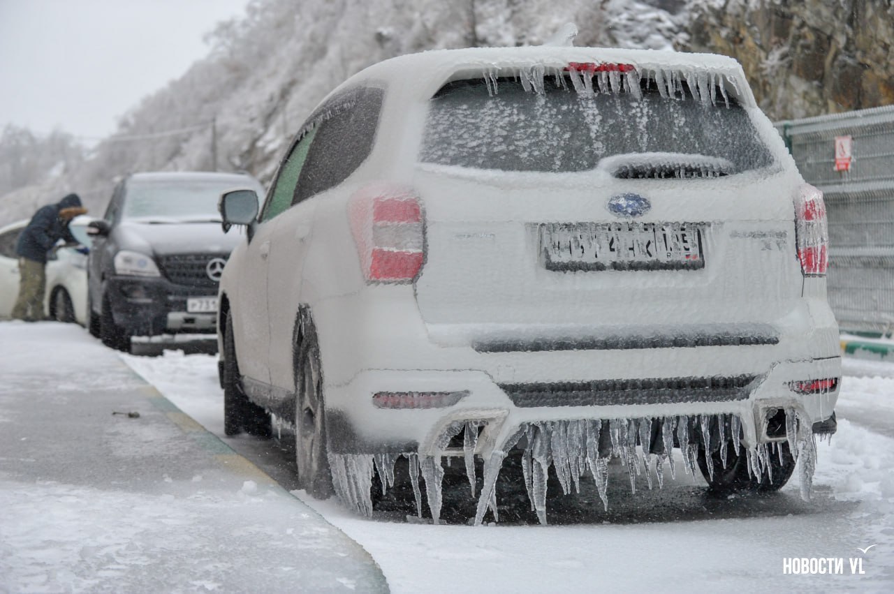 В этот день ровно пять лет назад, 18 ноября 2020 года, во Владивостоке начались осадки, которые войдут в историю как «ледяной дождь» В этот день ровно пять лет назад, 18 ноября 2020 года, во Владивостоке начались осадки, которые войдут в историю как «ледяной дождь»