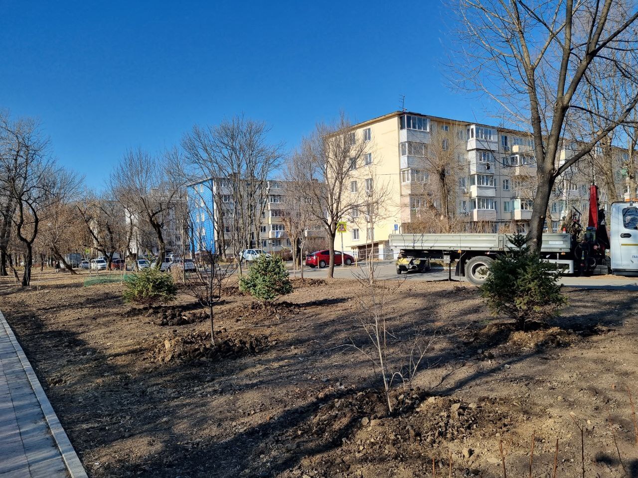 Наши рабочие завершили озеленение территории в районе дома № 8 на улице Кутузова, начатое весной текущего года