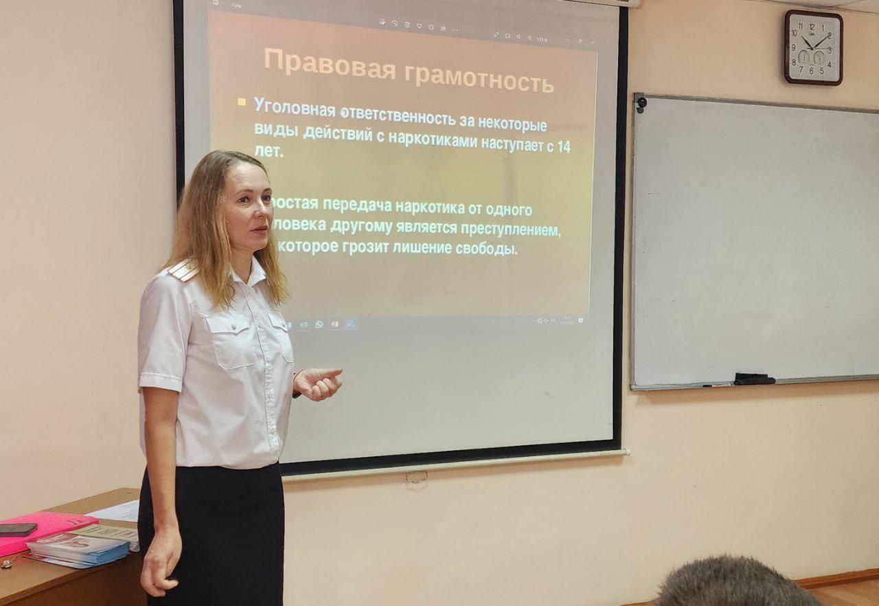 В рамках операции «Чистое поколение» транспортные полицейские и общественники Находки встретились с курсантами Дальневосточного мореходного училища В рамках операции «Чистое поколение» транспортные полицейские и общественники Находки встретились с курсантами Дальневосточного мореходного училища