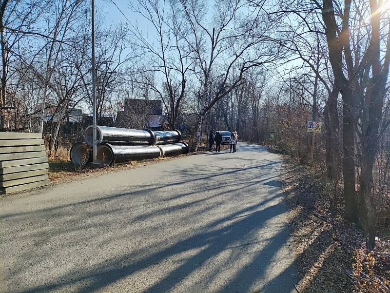 Рядом с домом № 1 в Фанерном переулке в этом году смонтируют новые перепускные трубы на сети ливневой канализации Рядом с домом № 1 в Фанерном переулке в этом году смонтируют новые перепускные трубы на сети ливневой канализации