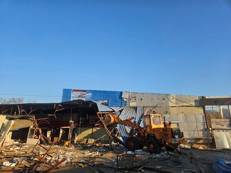 Во Владивостоке продолжается демонтаж незаконных построек