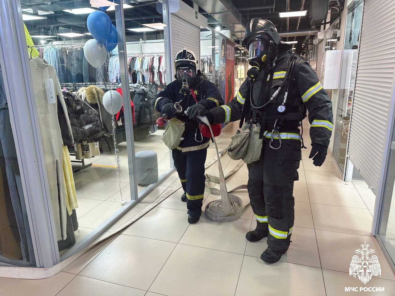 В Арсеньеве огнеборцы МЧС России провели пожарнотактические учения В Арсеньеве огнеборцы МЧС России провели пожарнотактические учения