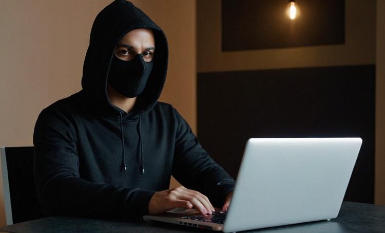 В сфере информационной безопасности предупреждают о возможной волне новых мошеннических схем, которая может возникнуть из-за предстоящего повышения утилизационного сбора