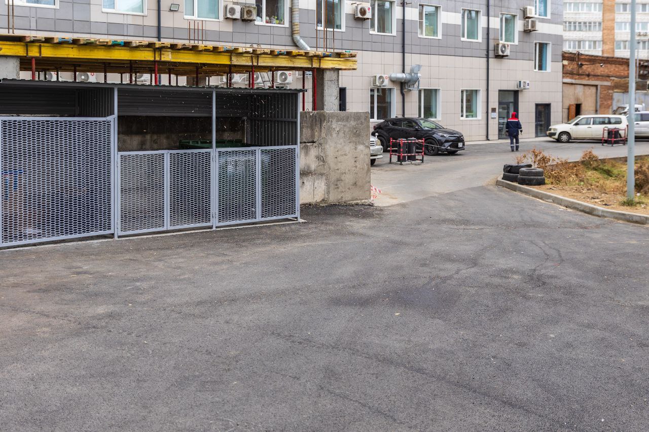 Константин Шестаков: На проспекте Острякова, 1 завершается укладка асфальта и обустройство площадки для твердых коммунальных отходов Константин Шестаков: На проспекте Острякова, 1 завершается укладка асфальта и обустройство площадки для твердых коммунальных отходов