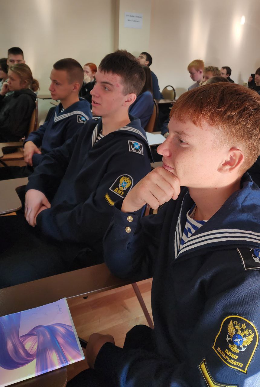 В рамках операции «Чистое поколение» транспортные полицейские и общественники Находки встретились с курсантами Дальневосточного мореходного училища В рамках операции «Чистое поколение» транспортные полицейские и общественники Находки встретились с курсантами Дальневосточного мореходного училища