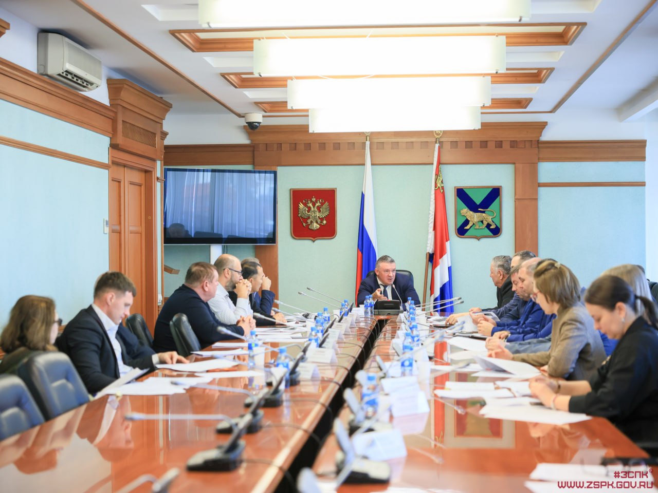 В Приморье предлагают разрешить сбор ветровальных деревьев В Приморье предлагают разрешить сбор ветровальных деревьев