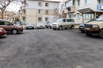 Константин Шестаков: На проспекте Острякова, 1 завершается укладка асфальта и обустройство площадки для твердых коммунальных отходов