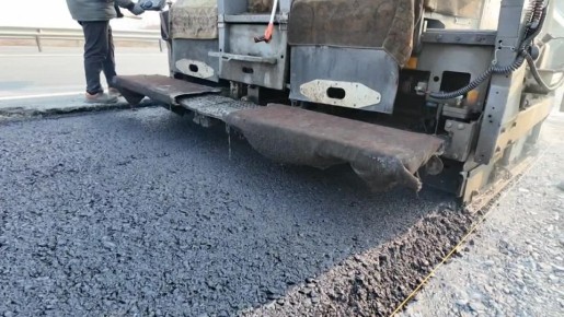 Строители обустраивают съезд и выезд на трассе Седанка – Патрокл в районе Зелёного Угла