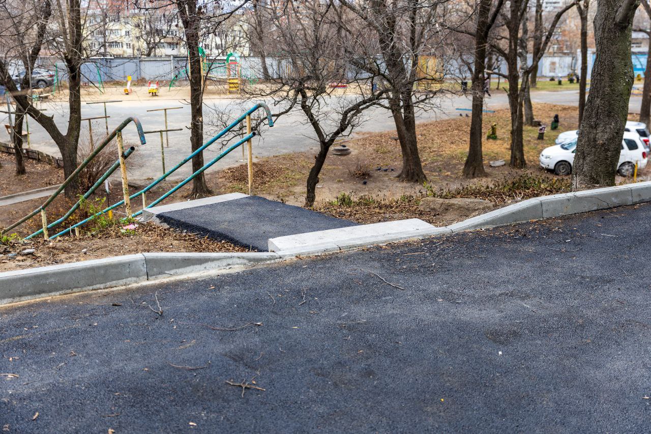 Константин Шестаков: На проспекте Острякова, 1 завершается укладка асфальта и обустройство площадки для твердых коммунальных отходов Константин Шестаков: На проспекте Острякова, 1 завершается укладка асфальта и обустройство площадки для твердых коммунальных отходов