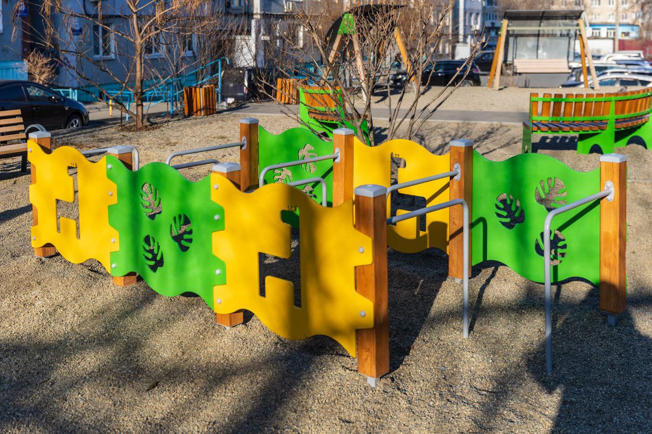 Константин Шестаков: На Чичерина, 18 установили новую детскую площадку Константин Шестаков: На Чичерина, 18 установили новую детскую площадку