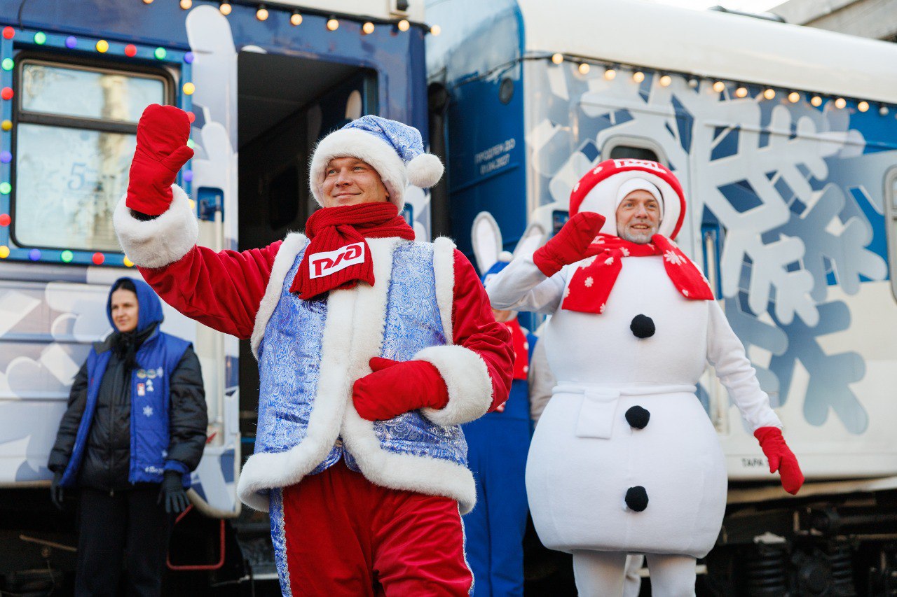 Поезд Деда Мороза встретили во Владивостоке Поезд Деда Мороза встретили во Владивостоке
