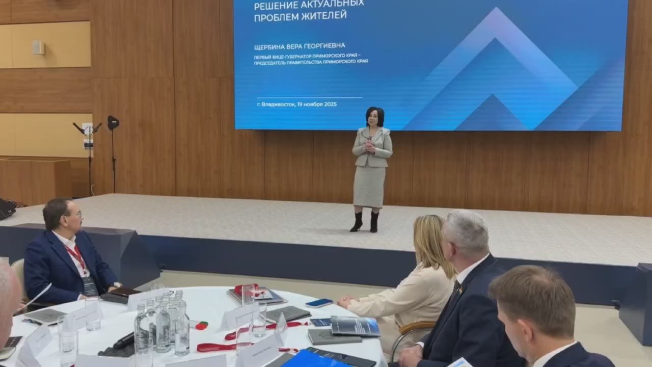 В Дальневосточном Федеральном университете состоялся семинар «Дальний Восток: решение актуальных проблем жителей», организованный по поручению полномочного представителя Президента РФ в ДФО Юрия Трутнева