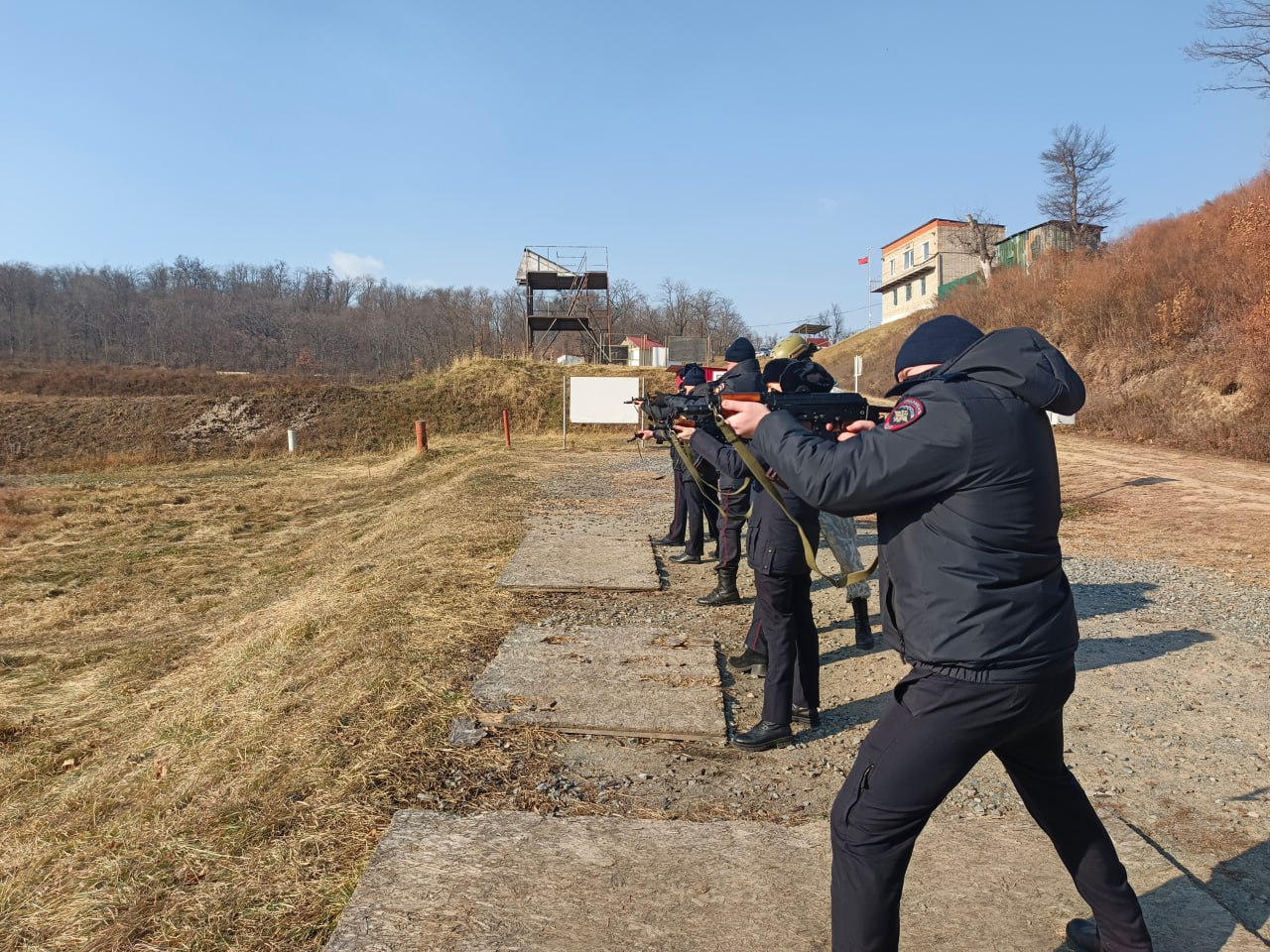 Во Владивостоке сотрудники транспортной полиции провели выездные практические занятия по стрельбе Во Владивостоке сотрудники транспортной полиции провели выездные практические занятия по стрельбе