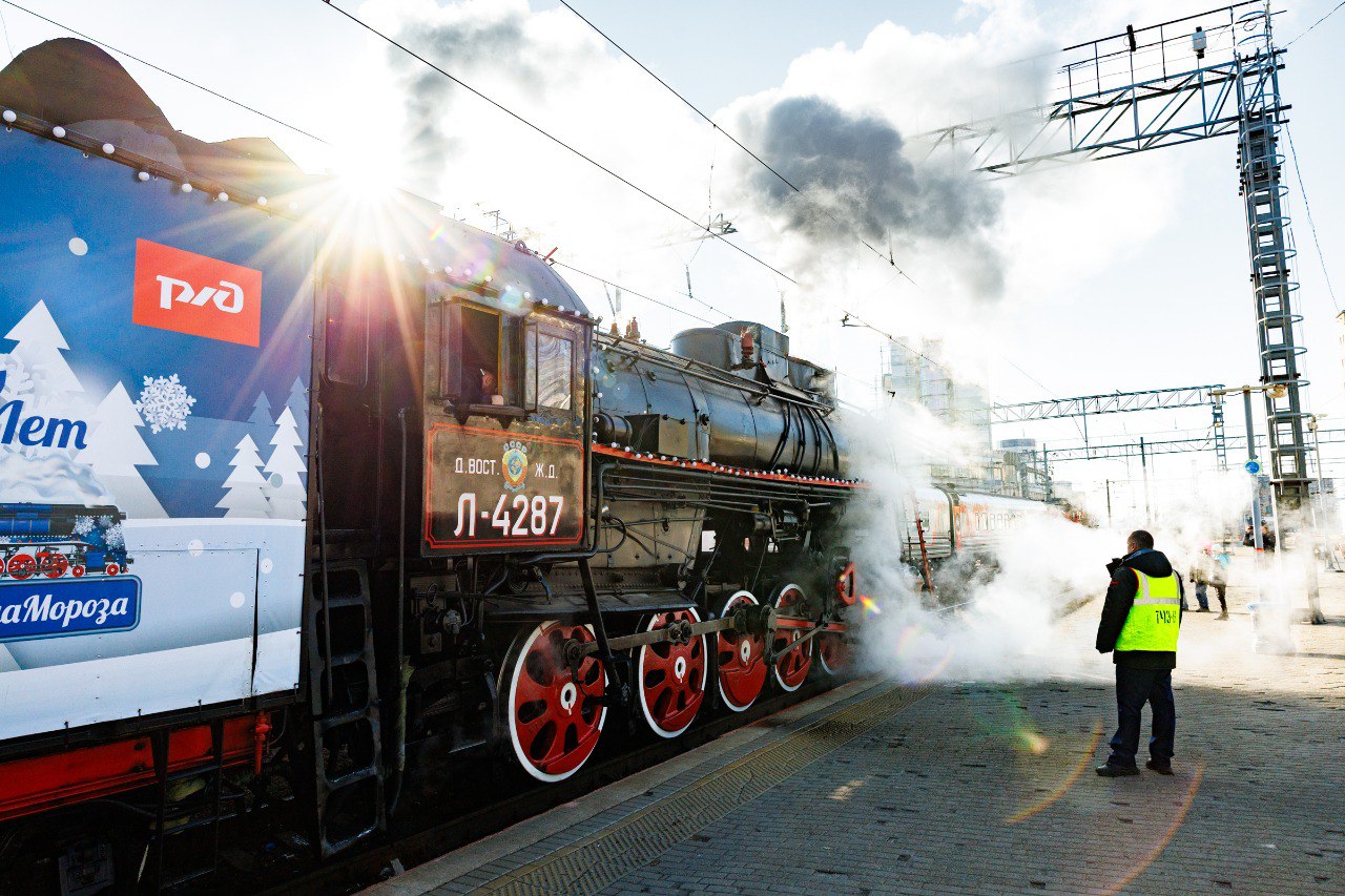 Поезд Деда Мороза встретили во Владивостоке Поезд Деда Мороза встретили во Владивостоке