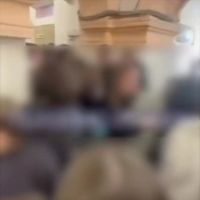 Массовая давка произошла в раздевалке школы во Владивостоке