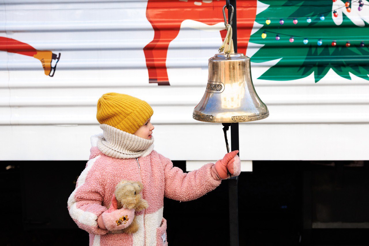 Поезд Деда Мороза встретили во Владивостоке Поезд Деда Мороза встретили во Владивостоке
