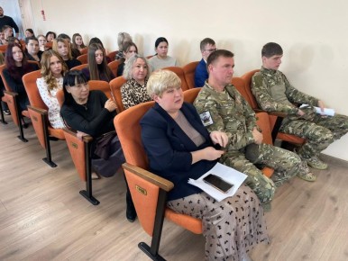 Студенты Находкинского колледжа искусств познакомились с Героями, которые живут рядом