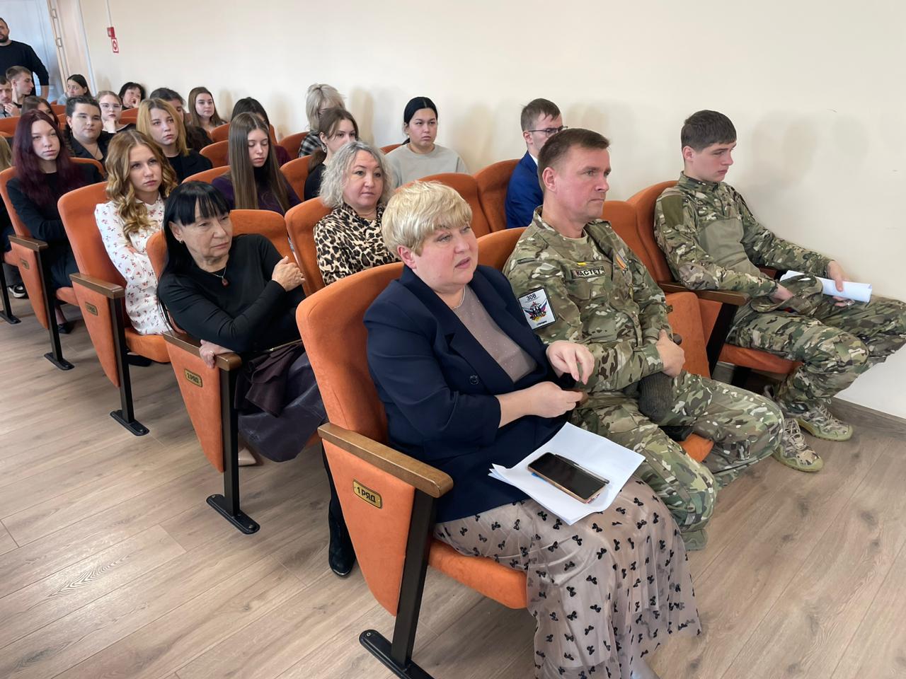 Студенты Находкинского колледжа искусств познакомились с Героями, которые живут рядом