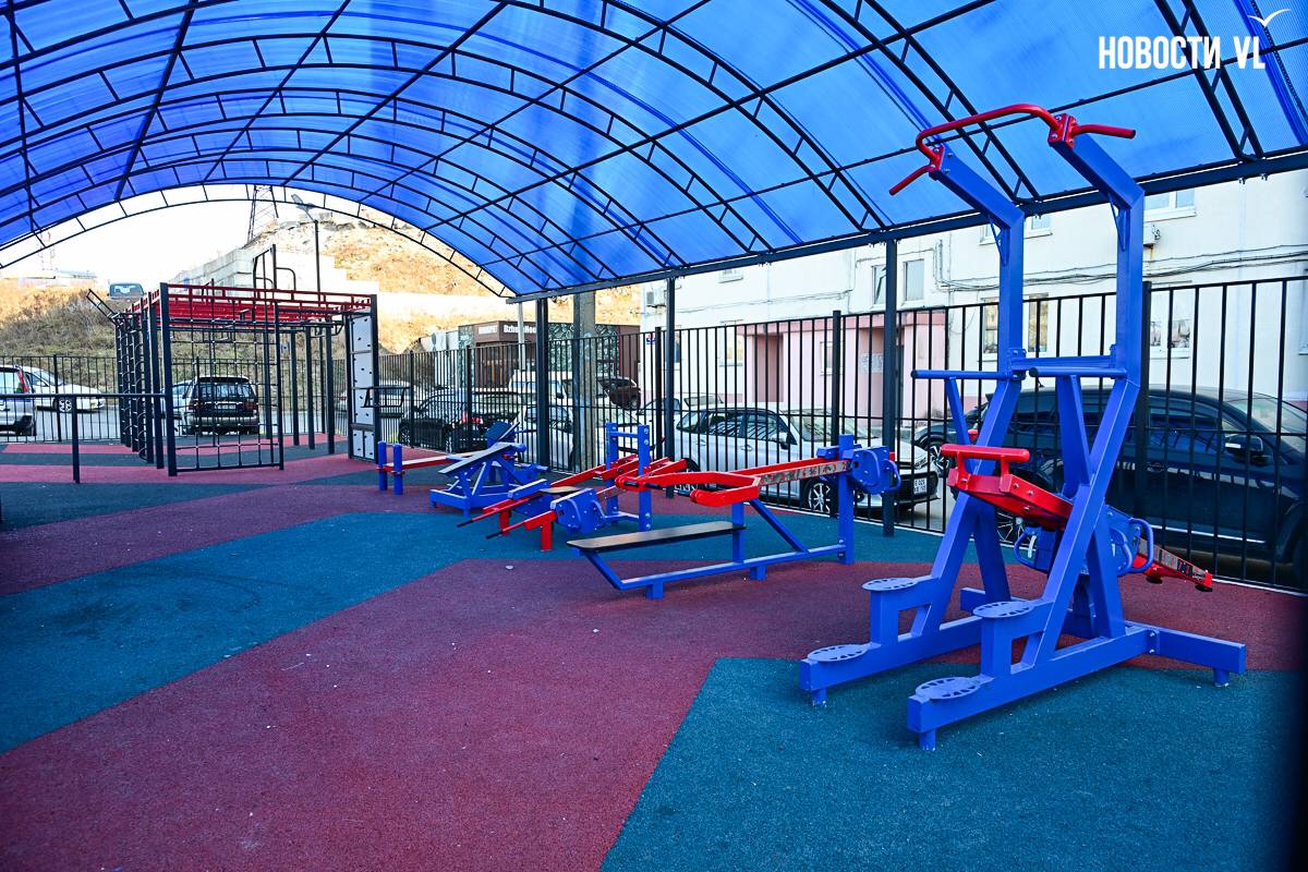 Во Владивостоке за год переделали 10 хоккейных коробок в многофункциональные спортивные комплексы Во Владивостоке за год переделали 10 хоккейных коробок в многофункциональные спортивные комплексы