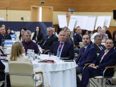 Семинар, который учит власти работать с людьми правильно