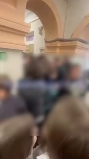 Давка в раздевалке одной из школ Владивостока: ученики получили травмы