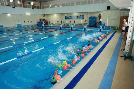 Краевая программа «Плавание для всех» вновь стартовала в обновлённом бассейне Партизанска
