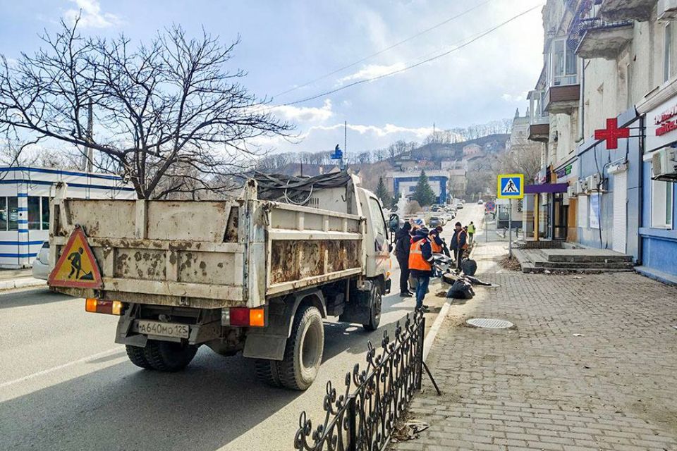 В Находке продолжаются работы по уборке городских территорий