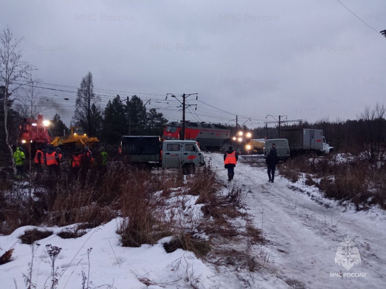 Число задерживающихся пассажирских поездов из-за схода с рельсов вагонов с углем в Тайшетском районе Иркутской области выросло до семи