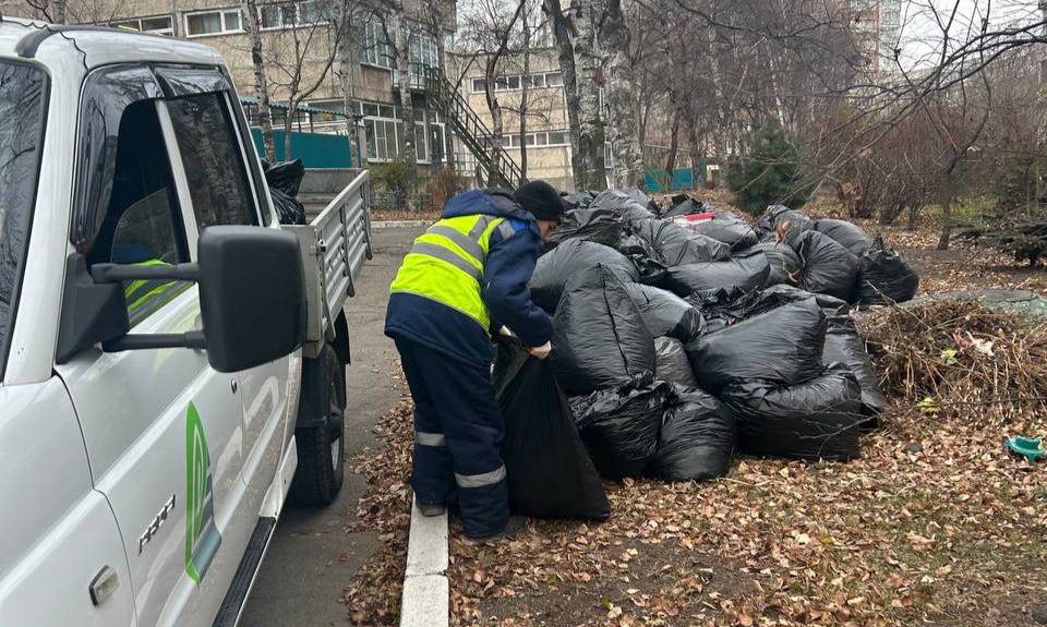 Сегодня во Владивостоке: очистка и восстановление колодцев, установка лееров и дорожных знаков, дорожные работы, демонтаж и санитарная уборка по районам Сегодня во Владивостоке: очистка и восстановление колодцев, установка лееров и дорожных знаков, дорожные работы, демонтаж и санитарная уборка по районам