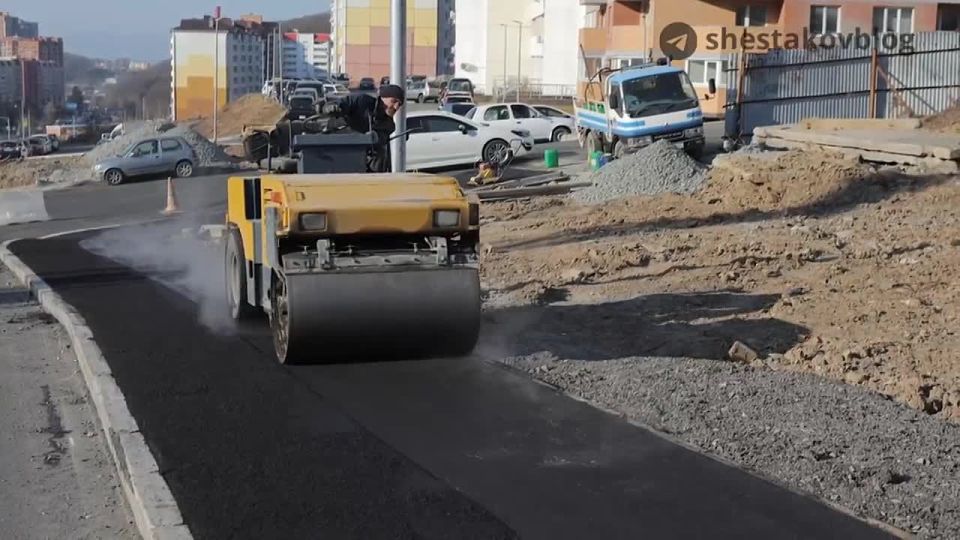 Константин Шестаков: Проверил, как идет капремонт дороги на улице Адмирала Горшкова