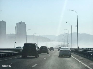 На Владивосток с моря пришёл плотный туман, словно на улице июнь