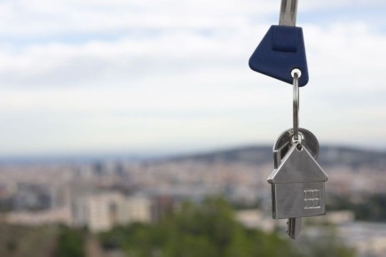 Около 35,7 тысячи человек на Дальнем Востоке и в Арктике воспользовались льготной ипотекой с начала года, в том числе учителя и врачи улучшают свои жилищные условия в Приморье, сообщает краевое правительство