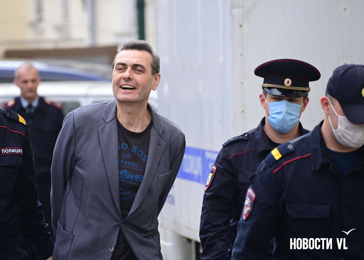 Бывшего депутата Артёма Самсонова отправили в ШИЗО на неделю за нецензурную брань во время общения с женой по телефону