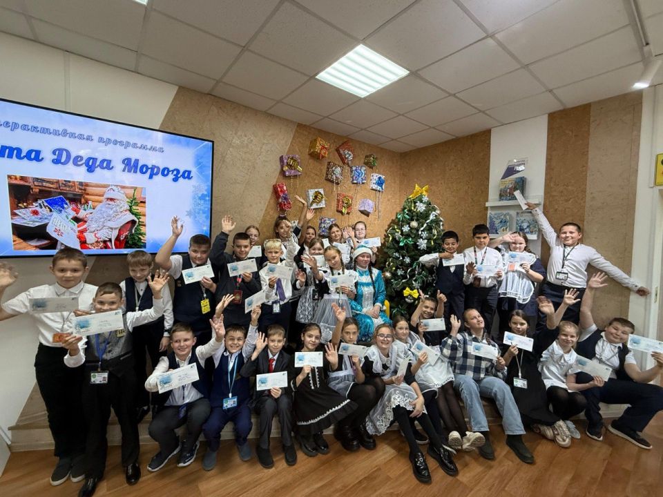 В городской детской библиотеке начала свою работу Новогодняя резиденция Деда Мороза!