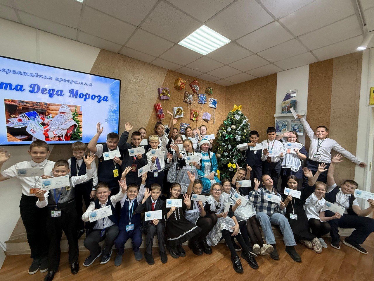 В городской детской библиотеке начала свою работу Новогодняя резиденция Деда Мороза!